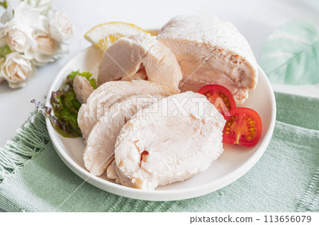 低溫烹調的沙拉雞肉 113656079