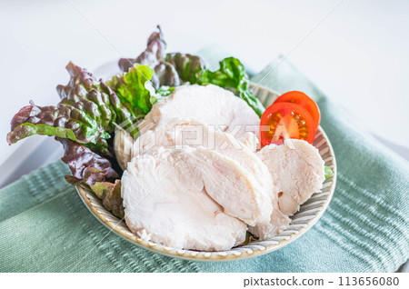 低溫烹調的沙拉雞肉 113656080