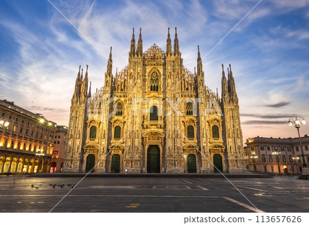 Sunrise over Duomo 113657626