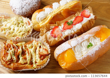 水果麵包和熟食麵包 113657644