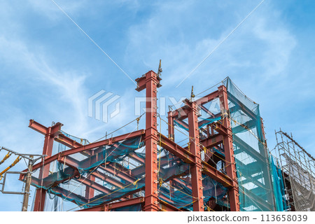 Blue sky and steel frame construction Blue sky and steel frame construction 113658039