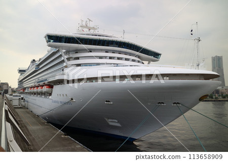 Diamond Princess Anchoring at Oosan Bridge 113658909