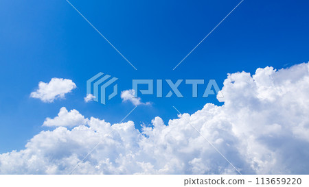 Cumulonimbus clouds that appeared in the blue sky in midsummer Cumulonimbus clouds that appeared in the blue sky in midsummer 113659220