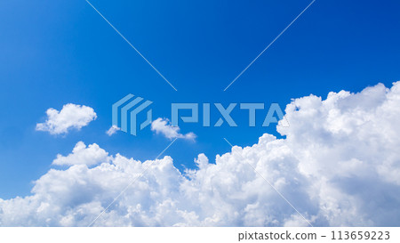 Cumulonimbus clouds that appeared in the blue sky in midsummer 113659223