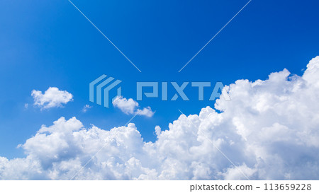 Cumulonimbus clouds that appeared in the blue sky in midsummer 113659228