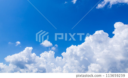 Cumulonimbus clouds that appeared in the blue sky in midsummer Cumulonimbus clouds that appeared in the blue sky in midsummer 113659239