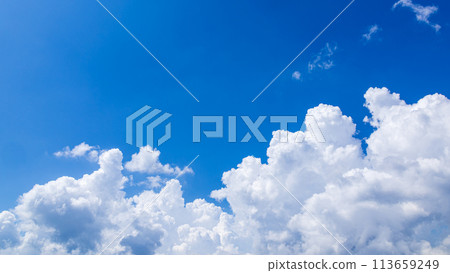 Cumulonimbus clouds that appeared in the blue sky in midsummer Cumulonimbus clouds that appeared in the blue sky in midsummer 113659249