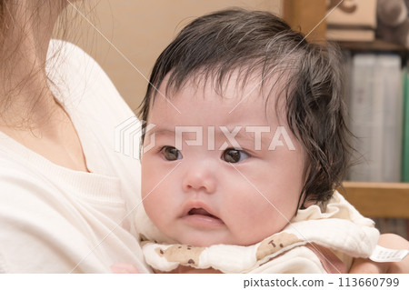 [抱嬰兒] 113660799