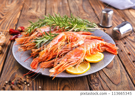boiled shrimps with fresh lemon and dill 113665345