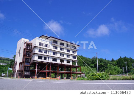 地震遺跡太郎觀光酒店廢墟空背景 地震遺跡太郎觀光酒店廢墟空背景 113666483