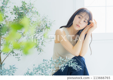 Young women stretching 113666765