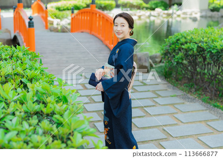 穿著和服來訪的女人 穿著和服來訪的女人 113666877