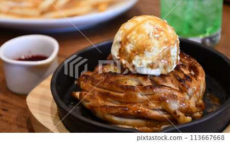 新鮮出爐的蘋果派 113667668