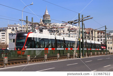 沿著加拉塔橋的電車,伊斯坦堡歷史中心,世界遺產,土耳其 沿著加拉塔橋的電車,伊斯坦堡歷史中心,世界遺產,土耳其 113667822