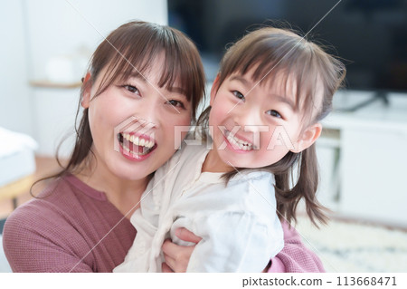 Parents and children taking selfies with a smartphone: Girl and mother Parents and children taking selfies with a smartphone: Girl and mother 113668471
