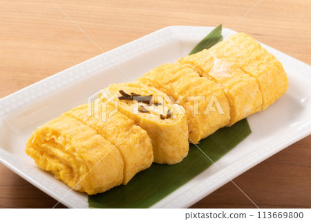 Rolled egg with salted kelp 113669800