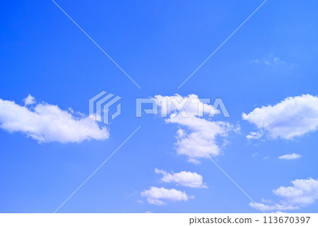 藍色的天空和雲圖像 113670397