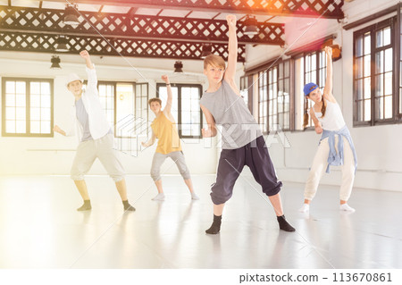 Teenage dancers training hip hop at studio 113670861
