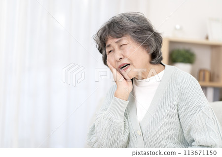 Senior woman with a toothache Senior woman with a toothache 113671150