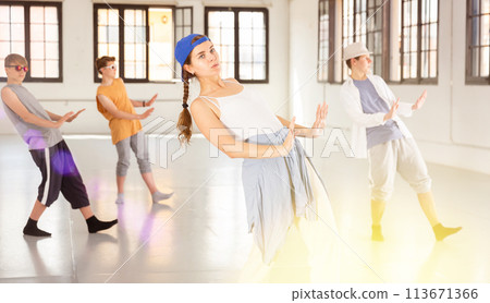 Teenage dancers training hip hop at studio 113671366