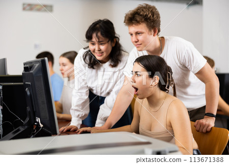 Teenage boys and girls using computers in IT class room 113671388