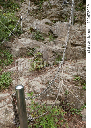 Mt. Tonodake is the highest peak along the Omote Ridge that runs between Mt. Oyama and Nabewari Ridge . It has easy access, being about 80 minutes to Shibusawa Station from both Shinjuku and Tokyo. Mt. Tonodake is the highest peak along the Omote Ridge that runs between Mt. Oyama and Nabewari Ridge . It has easy access, being about 80 minutes to Shibusawa Station from both Shinjuku and Tokyo. 113672029