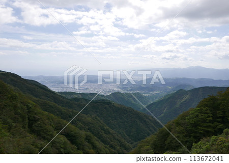 Mt. Tonodake is the highest peak along the Omote Ridge that runs between Mt. Oyama and Nabewari Ridge . It has easy access, being about 80 minutes to Shibusawa Station from both Shinjuku and Tokyo. Mt. Tonodake is the highest peak along the Omote Ridge that runs between Mt. Oyama and Nabewari Ridge . It has easy access, being about 80 minutes to Shibusawa Station from both Shinjuku and Tokyo. 113672041