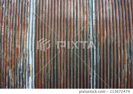 生鏽的波紋鐵牆風景 生鏽的波紋鐵牆風景 113672474