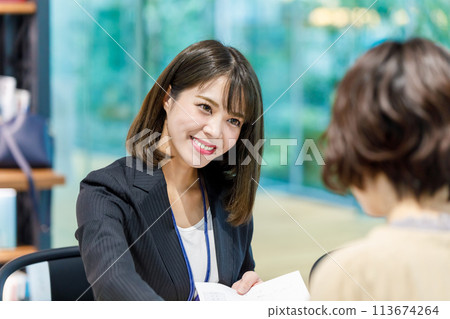 Businesswoman business meeting - Photo shoot in cooperation with Kinki University Businesswoman business meeting - Photo shoot in cooperation with Kinki University 113674264