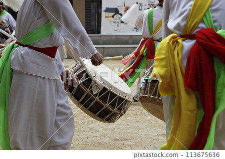 people in traditional costumes dance event people in traditional costumes dance event 113675636