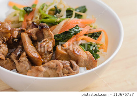 豬肉、蘑菇、蔬菜碗 113676757