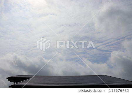 多雲的天空屋頂 113676783