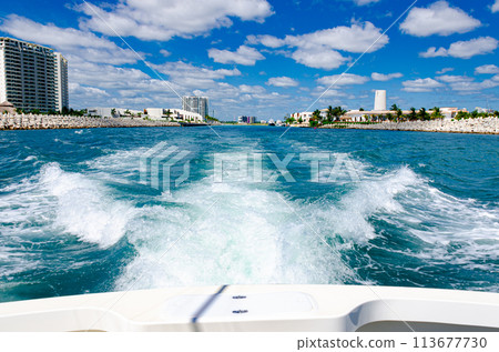 Hatteras yacht in mexican caribbean 113677730