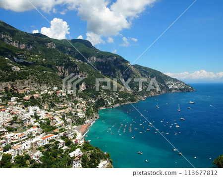 Emerald green sea seen from the observation deck 113677812
