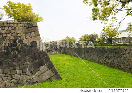 [Osaka City, Nationally Designated Special Historic Site, Osaka Castle Park, "Osaka Castle" Dry Moat View from the Site of the South Partition Gate] 113677925
