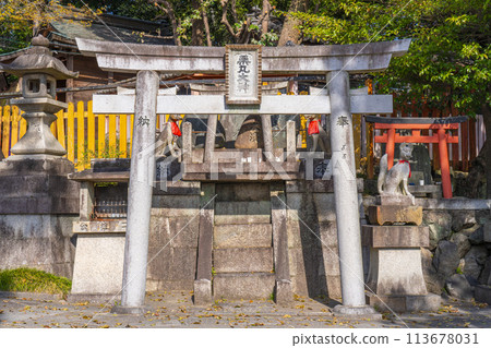 Hanayama Inari Shrine, Yamashina, Kyoto, Yakumaru Okami Hanayama Inari Shrine, Yamashina, Kyoto, Yakumaru Okami 113678031