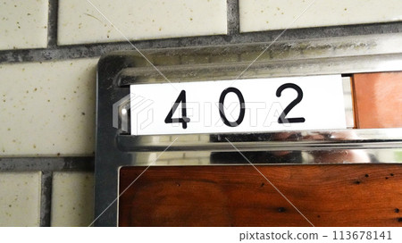 Nameplate of 402 113678141