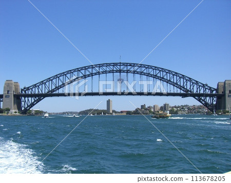 Sydney Harbour Bridge seen from a boat 113678205