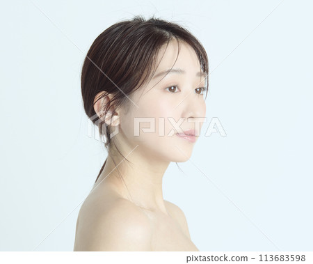 Close-up upper body portrait of a young woman on a white background 113683598