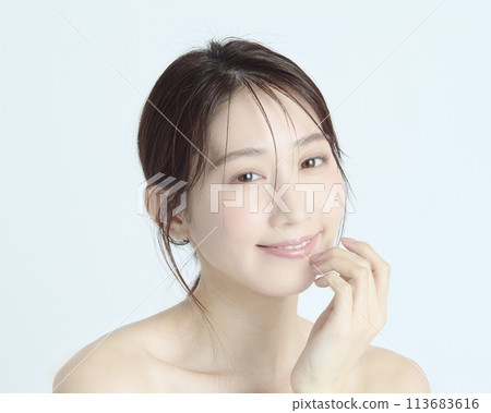 Close-up upper body portrait of a young woman on a white background 113683616
