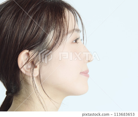 Close-up upper body portrait of a young woman on a white background 113683653