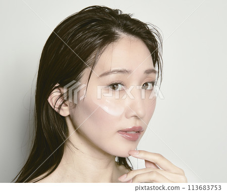 Portrait of a young woman on a white background with a summer image Portrait of a young woman on a white background with a summer image 113683753