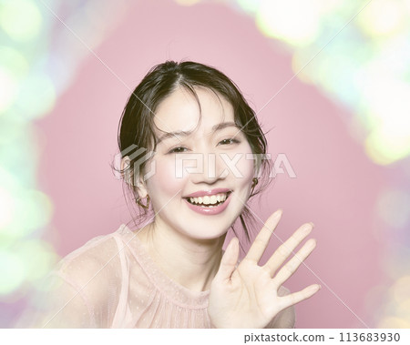 Portrait of a young glamorous woman against a pink background 113683930