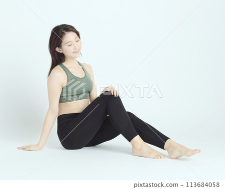 Portrait of a healthy young woman on white background 113684058