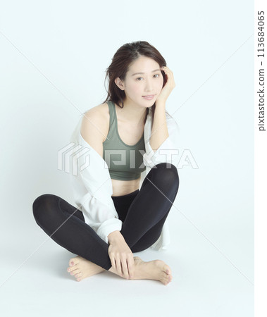 Portrait of a healthy young woman on white background 113684065