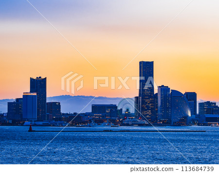 橫濱港夏日黃昏 113684739