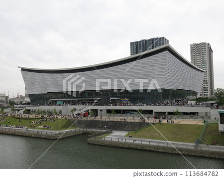 Ariake Arena in Tokyo crowded with concertgoers 113684782