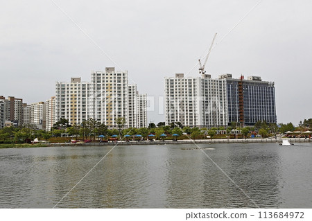 city in the spring city in the spring 113684972