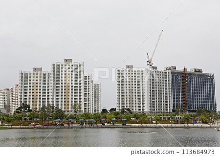 city in the spring city in the spring 113684973