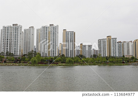 city in the spring city in the spring 113684977